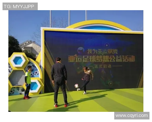 女生挑战足球明星辨认游戏看她们的精彩表现与反应